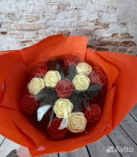 Букет шоколадных роз, пионов, тюльпанов