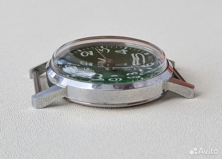 Часы СССР зим 2602. Зелёный циферблат