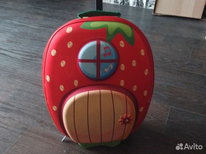 Детский чемодан на колесиках