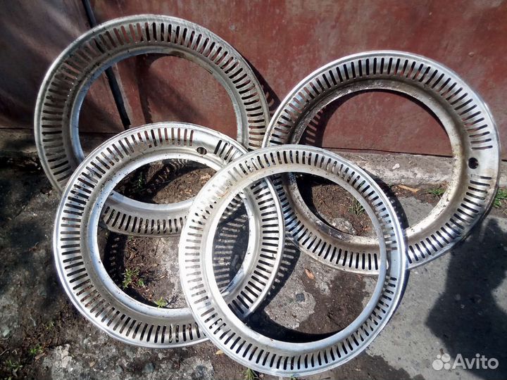 Декоративные накладки (фальш диски) газ 21 новые