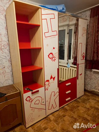 Продам шкаф в детскую