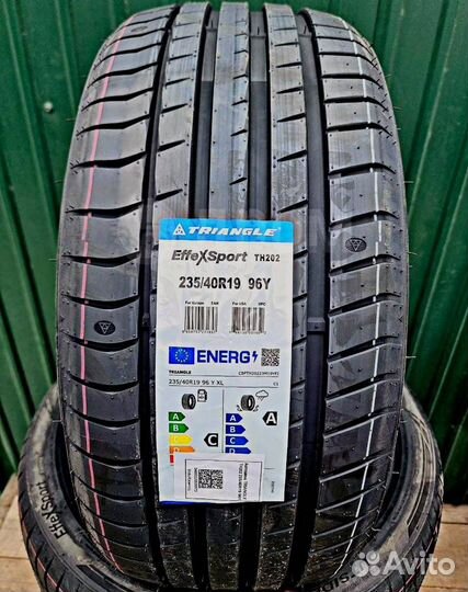 Triangle EffeXSport TH202 235/40 R19 и 265/35 R19 98Y