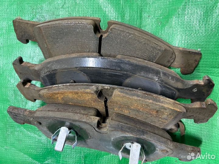 Тормозные колодки переднее Chrysler Jeep Grand