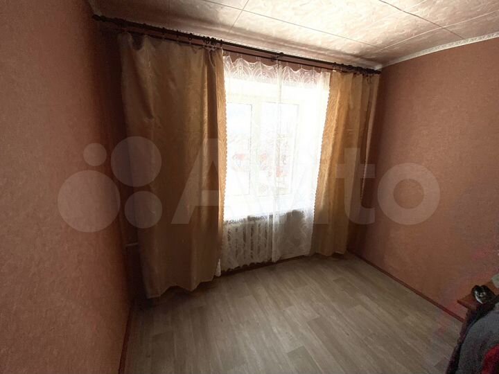 Комната 11,7 м² в 4-к., 2/2 эт.