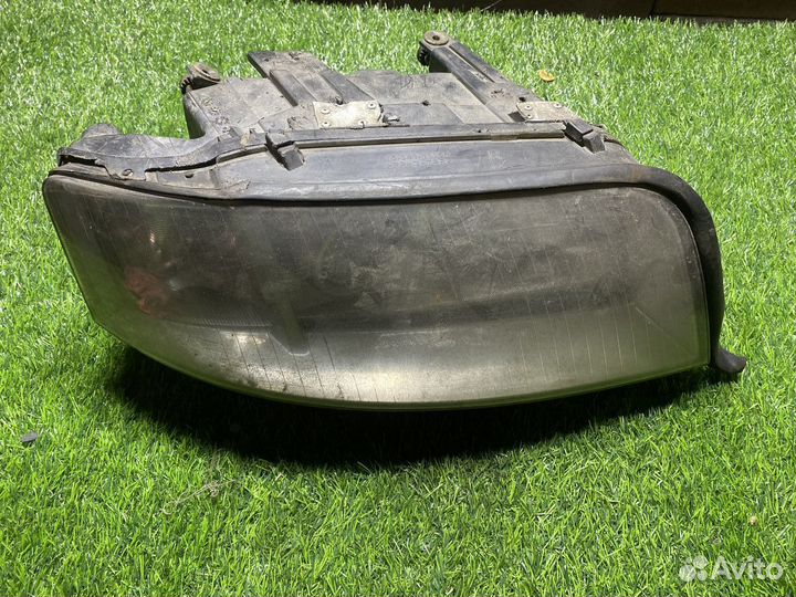 Фара передняя Audi A6 C6