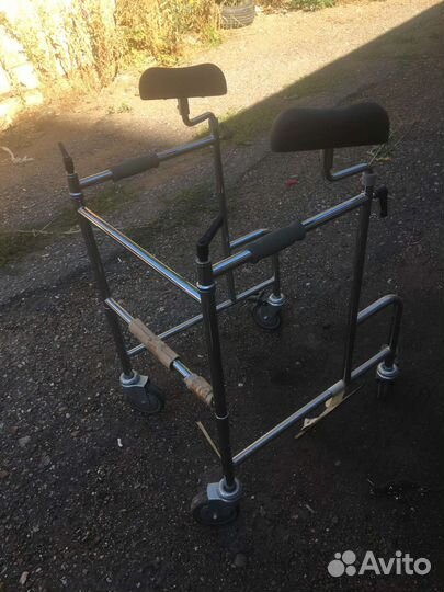 Ходунки для взрослых на колесах