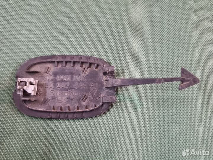 7l6807449a крышка буксировочного крюка Туарег