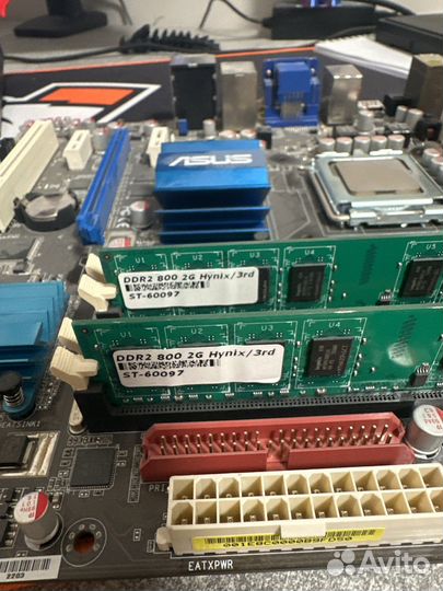 Материнская плата с процессором и памятью