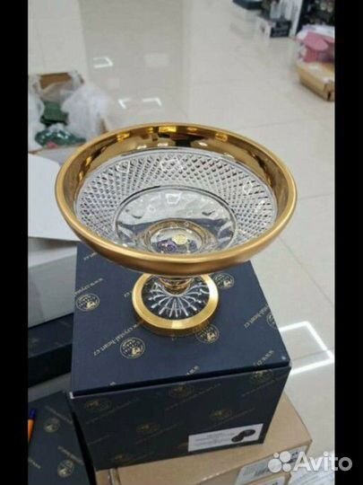 Хрустальная конфетница на ножке