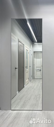 Скрытые двери зеркальные полностью в пол