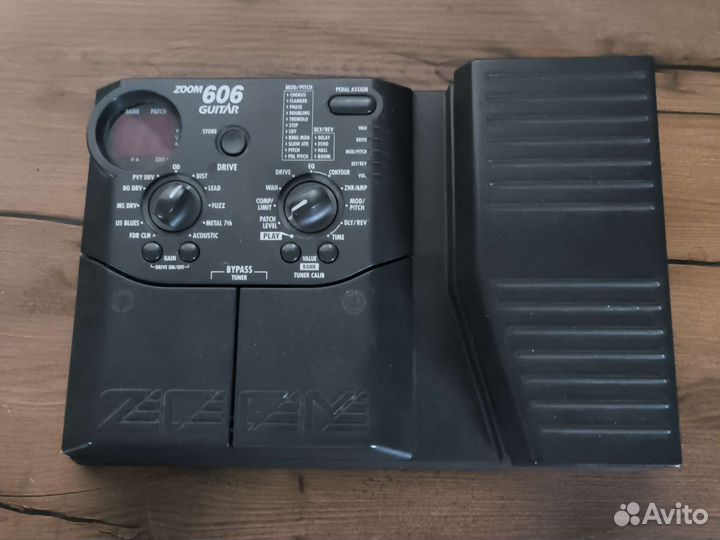 Гитарная примочка zoom 606