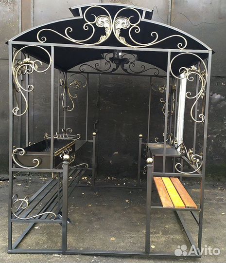 Мангал с крышей