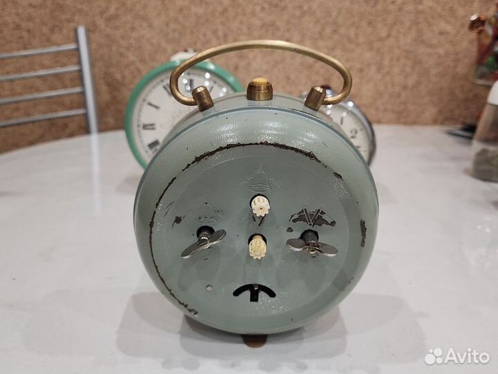 Часы будильник янтарь, ереван СССР