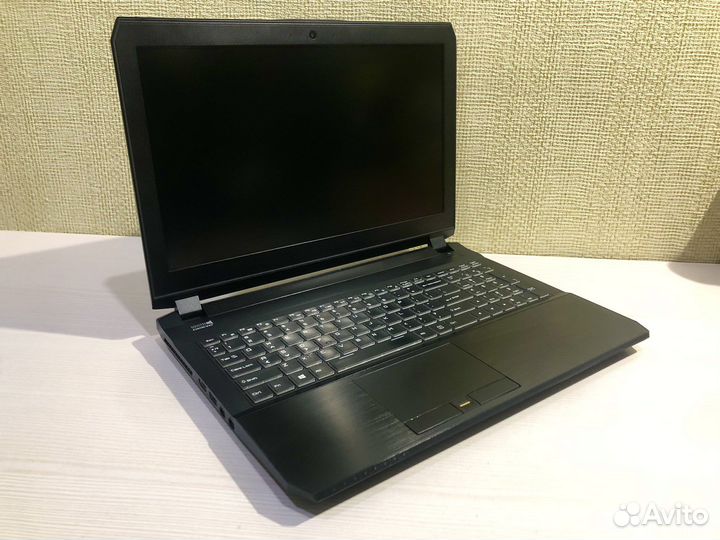 Clevo (Core i7-6700HQ +8GB +SSD240 +отличныйакб)