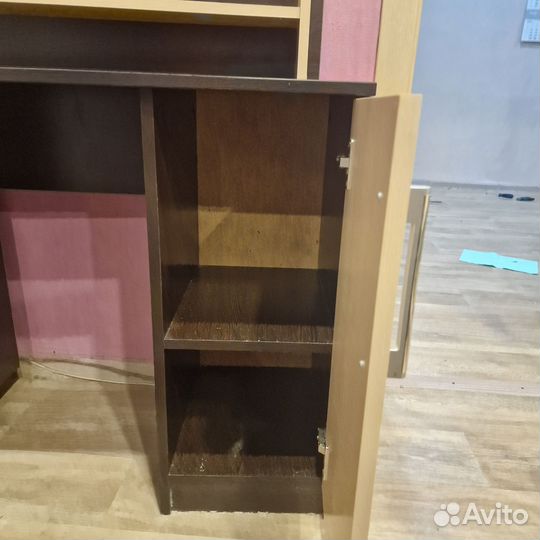 Туалетный столик с зеркалом