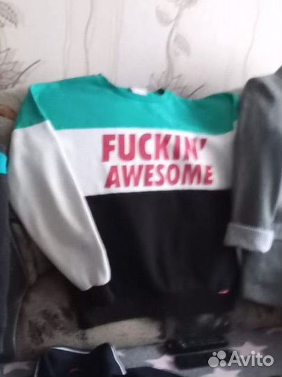 Свитшот fuckin awesome