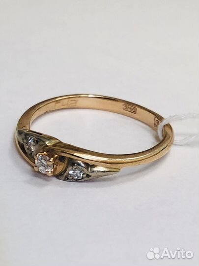Золотое кольцо с бриллиантом