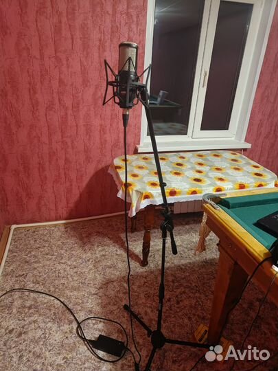 Студийный микрофон akg P220