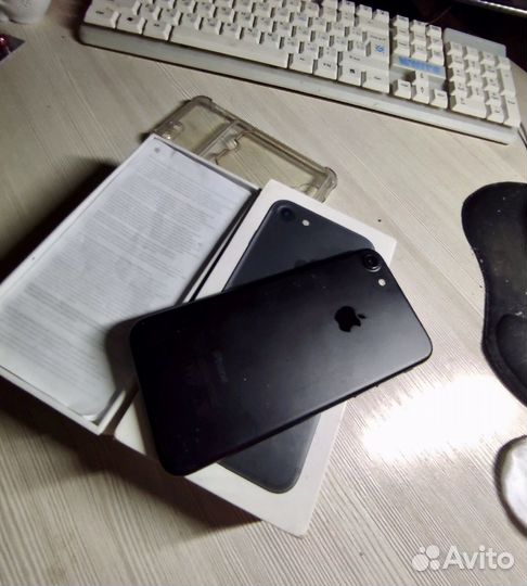 Телефон iPhone 7 32