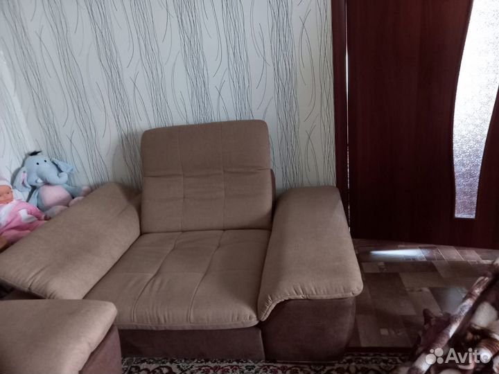 Диван, кресло и пуф