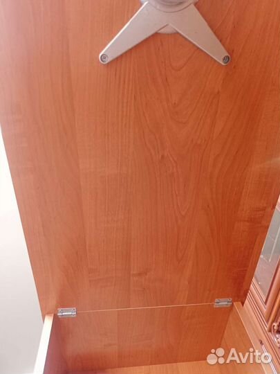 Маникюрный стол