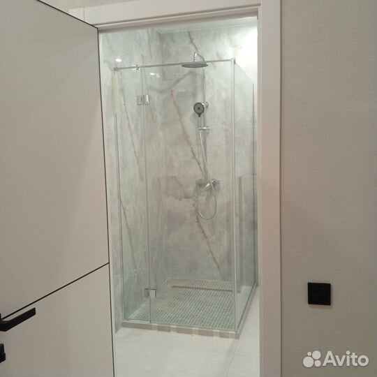 Стеклянные душевые ограждения