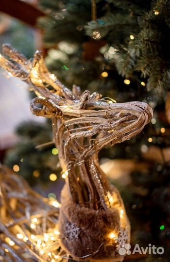 Олень новогодний