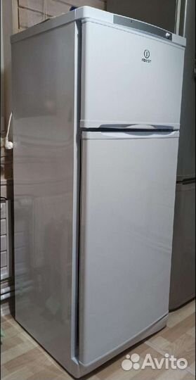 Холодильник indesit