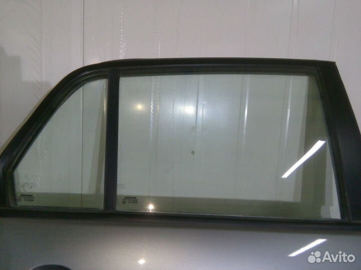 Стекло двери заднее правое Ниссан Тиида
