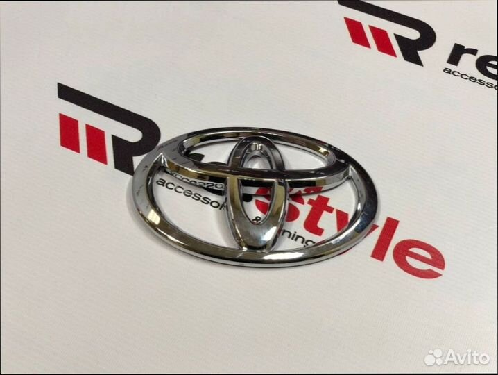 Эмблема Toyota Land Cruiser 200 U235