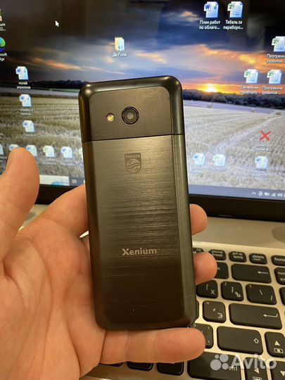 Телефон Philips Е590