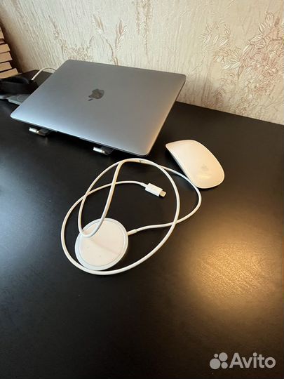 Apple MagSafe беспроводная зарядка на iPhone