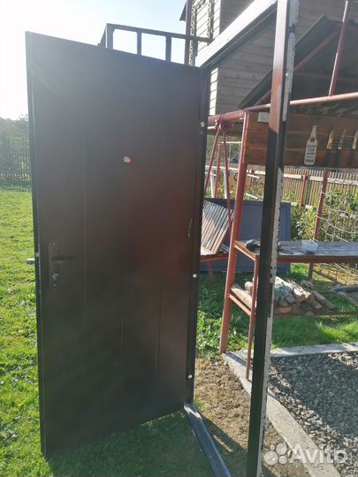Дверь входная металлическая от застройщика