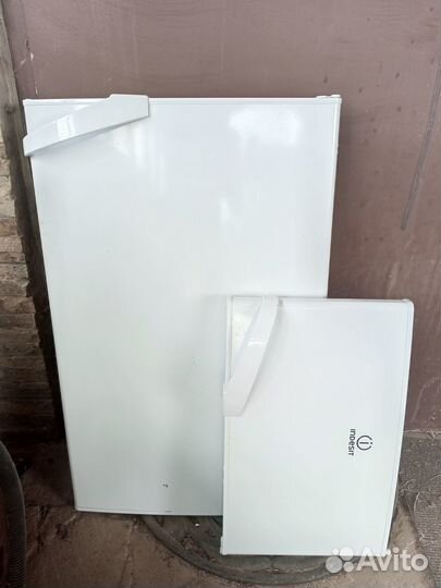 Холодильник на запчасти Indesit ST145.028