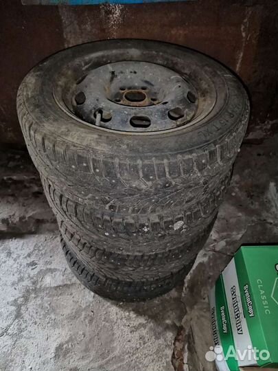 Gislaved NordFrost 100 185/60 R15