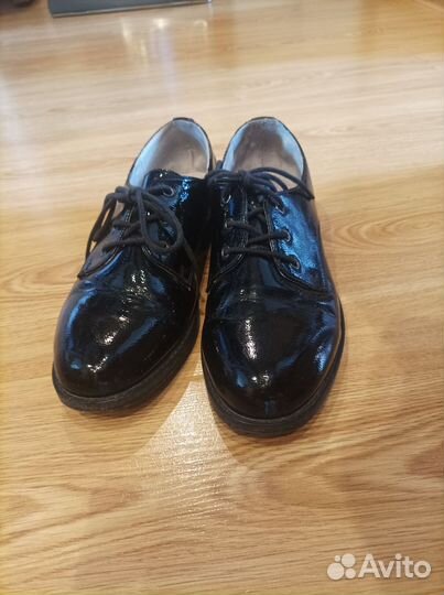 Ботинки лакированные 36