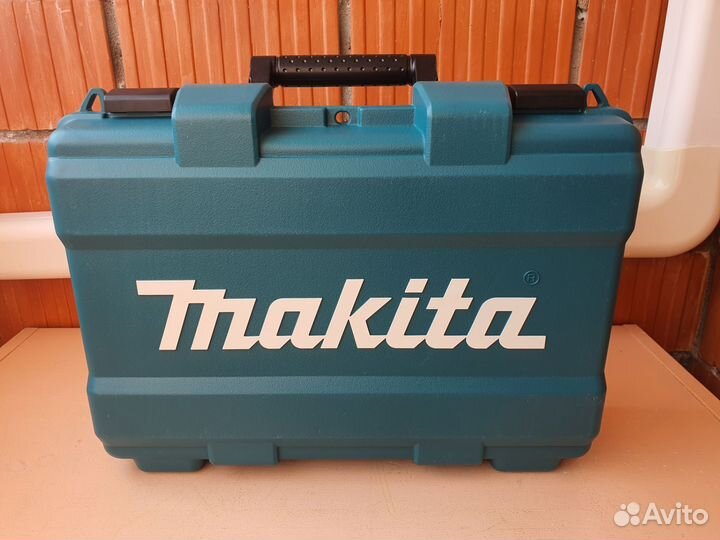 Аккумуляторная дрель-шуруповерт Makita DF347DWE