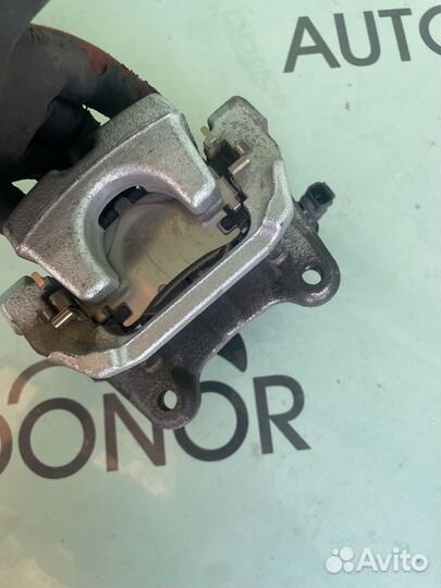 Суппорт тормозной задний правый toyota rav 4 xa50