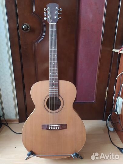 Акустическая гитара