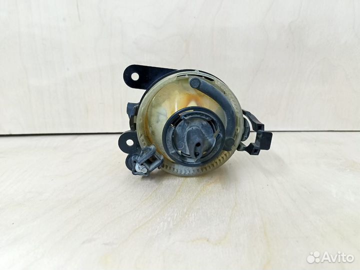 Фара противотуманная правая Volkswagen Golf (Mk5)