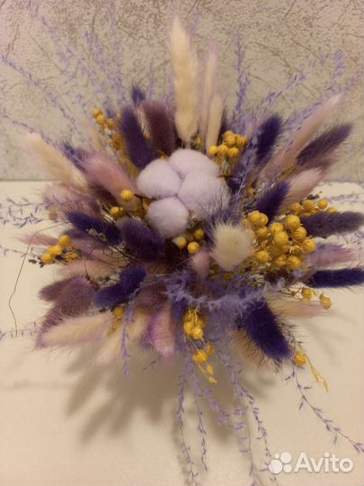 Композиция из сухоцветов фиолетовая