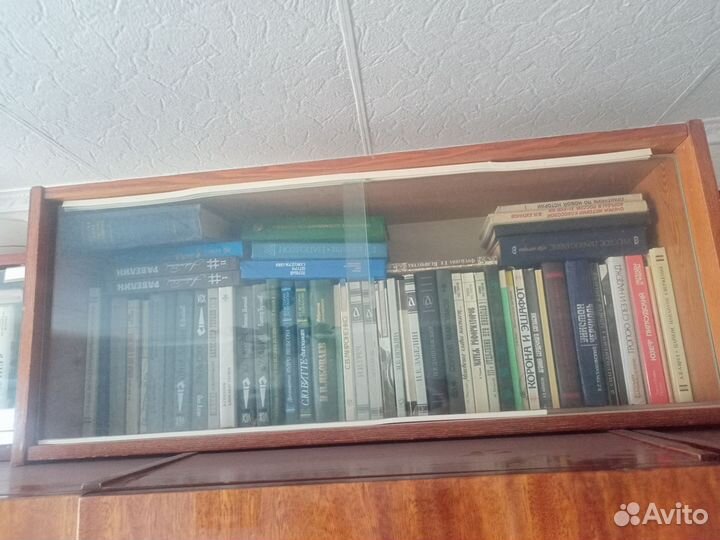 Книжные полки