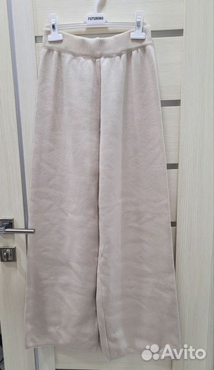 Костюм тройка новый 42-44