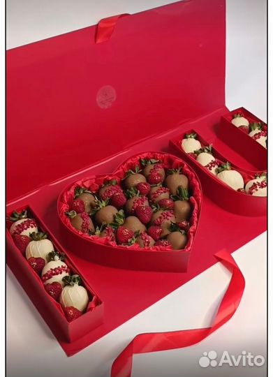 Композиции клубники в шоколаде