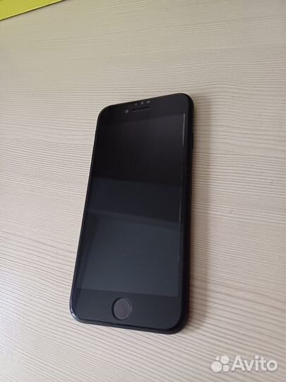 Телефон iPhone se 2020