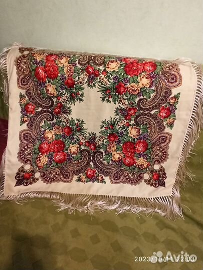 Платок с кистями,шерсть 80 пр