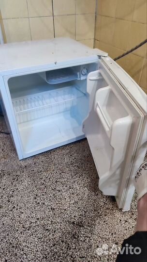 Холодильник маленький бу