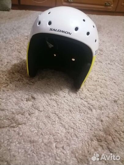 Горнолыжный шлем