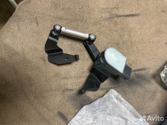 Датчик положения кузова Infiniti Qx56/80 2008/19