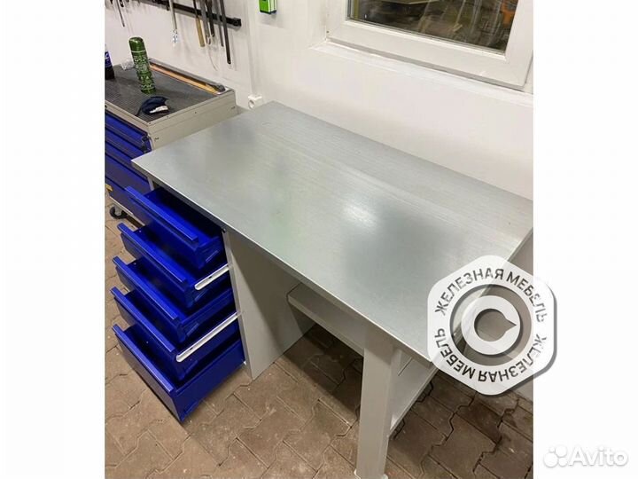 Слесарный верстак с тумбой (оцинков. столешница)